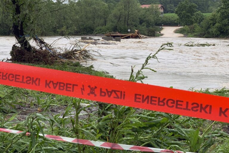 Φράγμα έσπασε στην πόλη Ορσκ της Ρωσίας: Σε εξέλιξη η εκκένωση της περιοχής