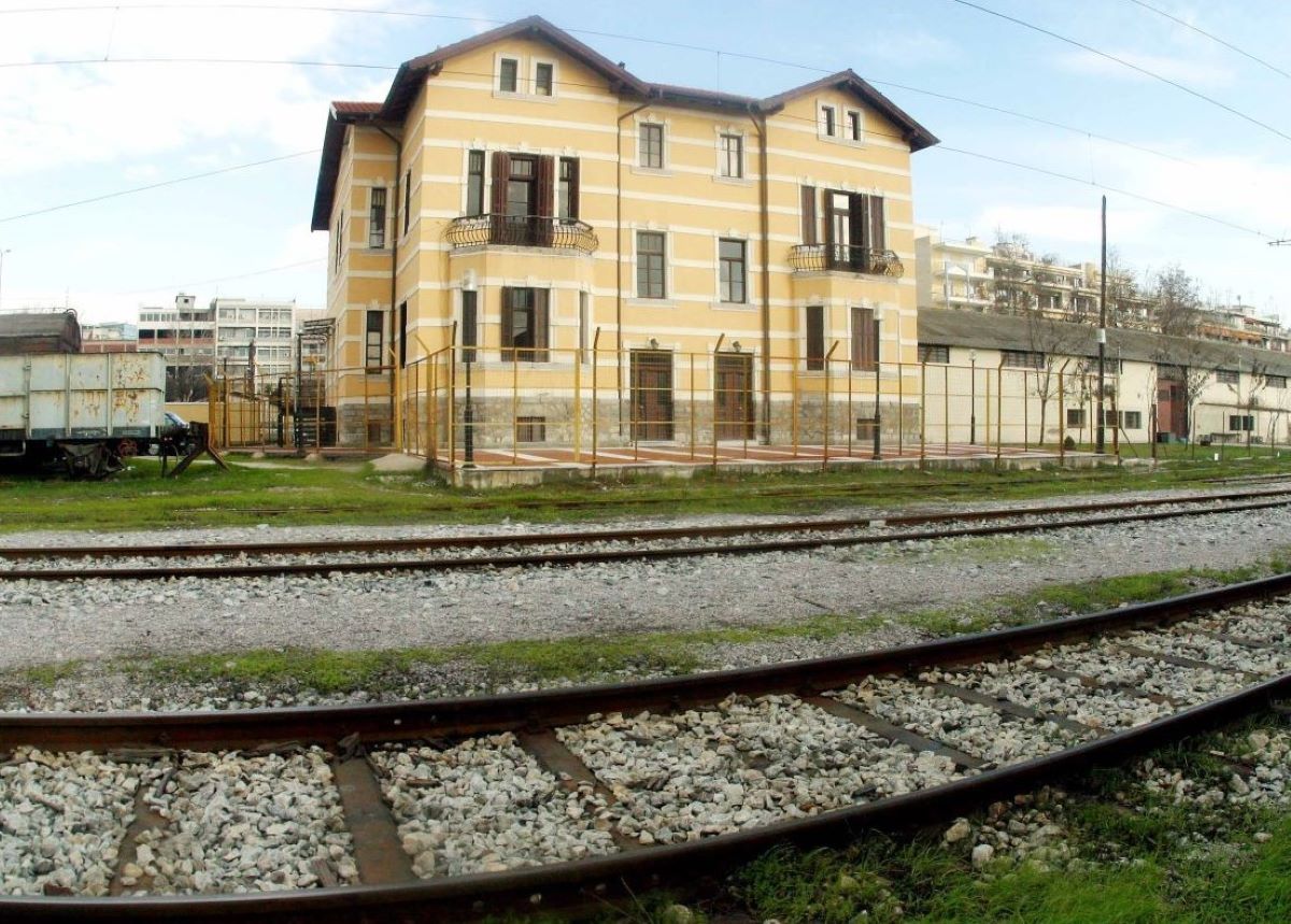 Οδοιπορικό στους εγκαταλελειμμένους σιδηροδρομικούς σταθμούς Πελοποννήσου