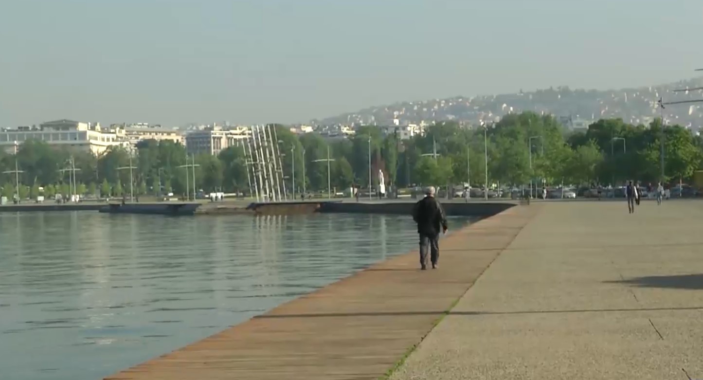 Ομίχλη, υγρασία και αφρικανική σκόνη από νωρίς το πρωί στη Θεσσαλονίκη