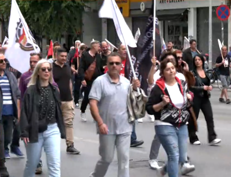 Θεσσαλονίκη: “Αυξήσεις στους μισθούς- Ζωή με αξιοπρέπεια”- Σε εξέλιξη η πορεία των εργατικών σωματείων