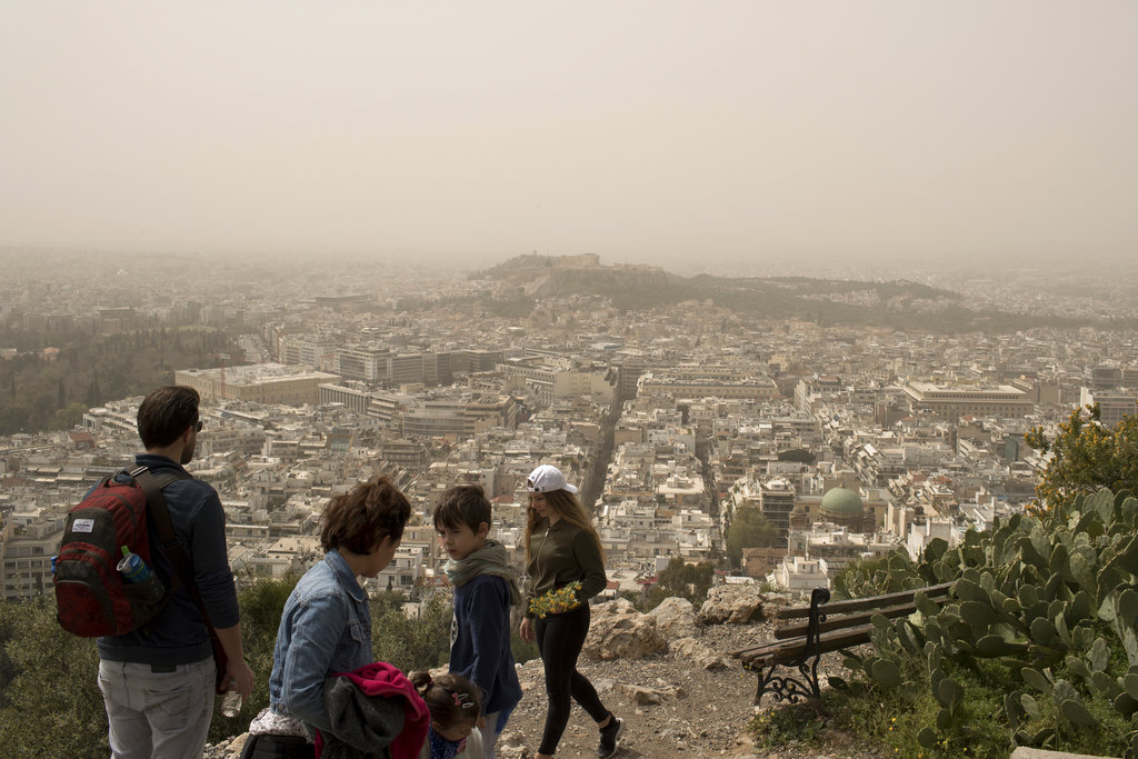 Υποχωρεί η αφρικανική σκόνη: Tι εντόπισαν οι επιστήμονες – Προειδοποιήσεις από τους ειδικούς