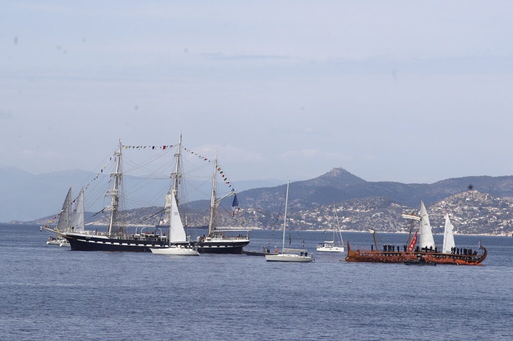 Ξεκίνησε το ταξίδι της για τη Μασσαλία η Ολυμπιακή Φλόγα με το ιστιοφόρο Belem – Εντυπωσιακές εικόνες