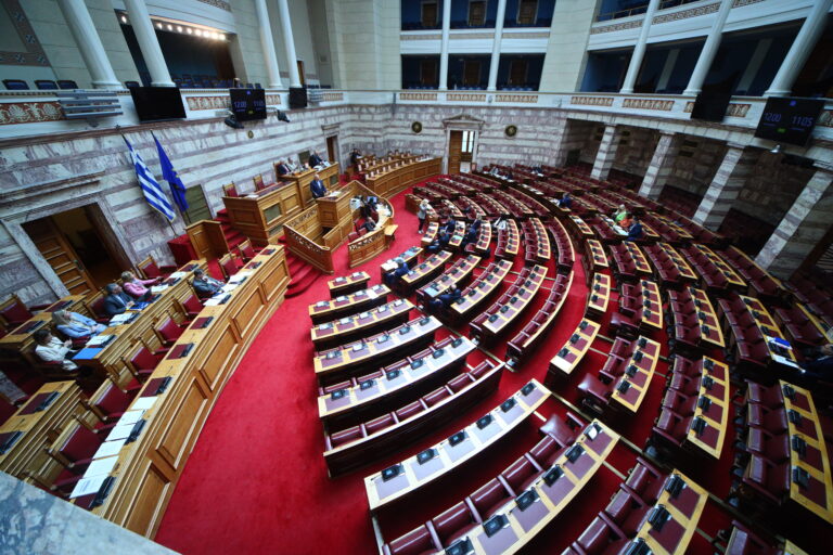 Επίκαιρη ερώτηση Ν. Γιαννακοπούλου: Τα μέτρα της κυβέρνησης δεν αντιμετωπίζουν την αύξηση των γυναικοκτονιών