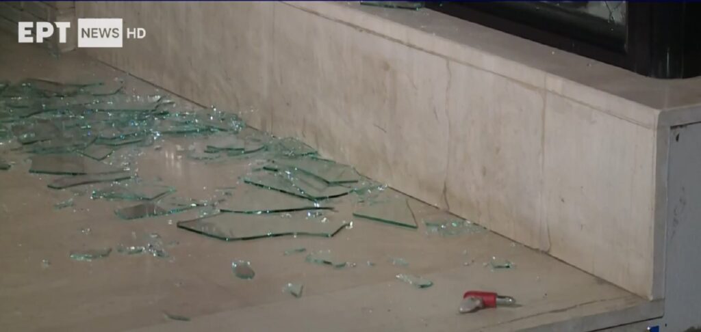 Θεσσαλονίκη: Διάρρηξη σε κατάστημα στον Εύοσμο – Ο δράστης από τον πανικό του άφησε πίσω τα διαρρηκτικά του εργαλεία