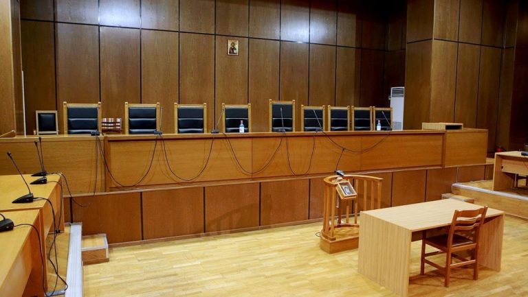 Σωτήρια η επέμβαση αστυνομικών για πολίτη που έπαθε έμφραγμα στο Δικαστικό Μέγαρο Θεσπρωτίας