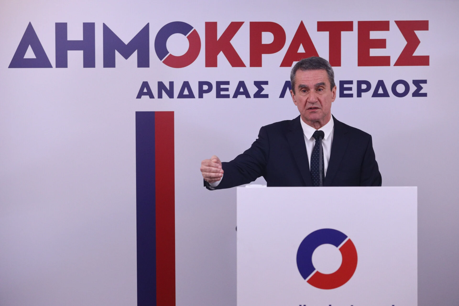 Θεσσαλονίκη: Ο Ανδρέας Λοβέρδος συνομίλησε με πολίτες στα εγκαίνια των γραφείων των «Δημοκρατών»