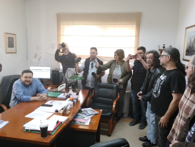 Λάρισα: Παράσταση διαμαρτυρίας για τους συμβασιούχους στην καθαριότητα του Γενικού Νοσοκομείου