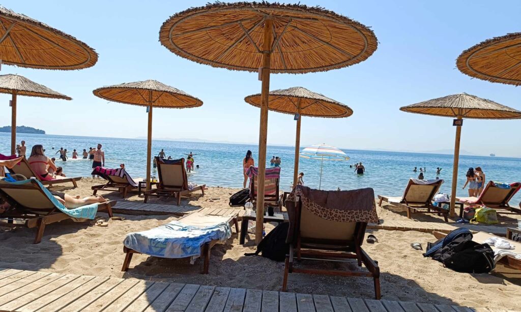 Από… Απρίλη καλοκαίρι στις παραλίες της Θεσπρωτίας – Τους 30 βαθμούς έφτασε ο υδράργυρος