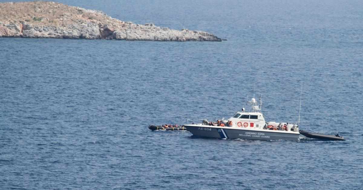 Σάμος: Ένας νεκρός και τέσσερις αγνοούμενοι μετά από ναυάγιο με μετανάστες (βίντεο)