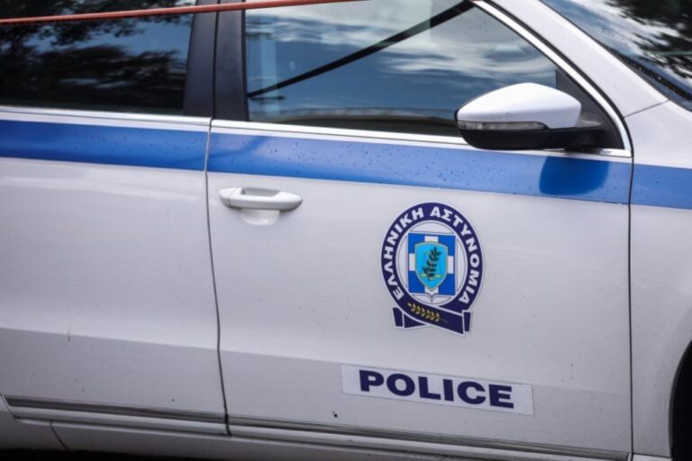 Ναύπακτος: Οδηγός Ι.Χ. αρνήθηκε έλεγχο και παρέσυρε αστυνομικό με το όχημά του