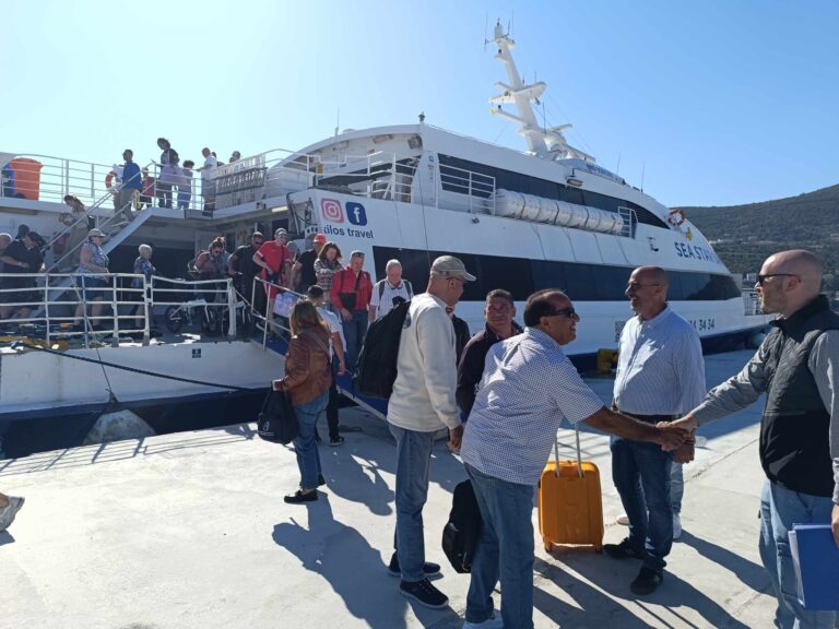 Κατά χιλιάδες συρρέουν οι Τούρκοι τουρίστες στην Σάμο – Αφιερώματα φιλοξενούνται σε τουρκικά μέσα