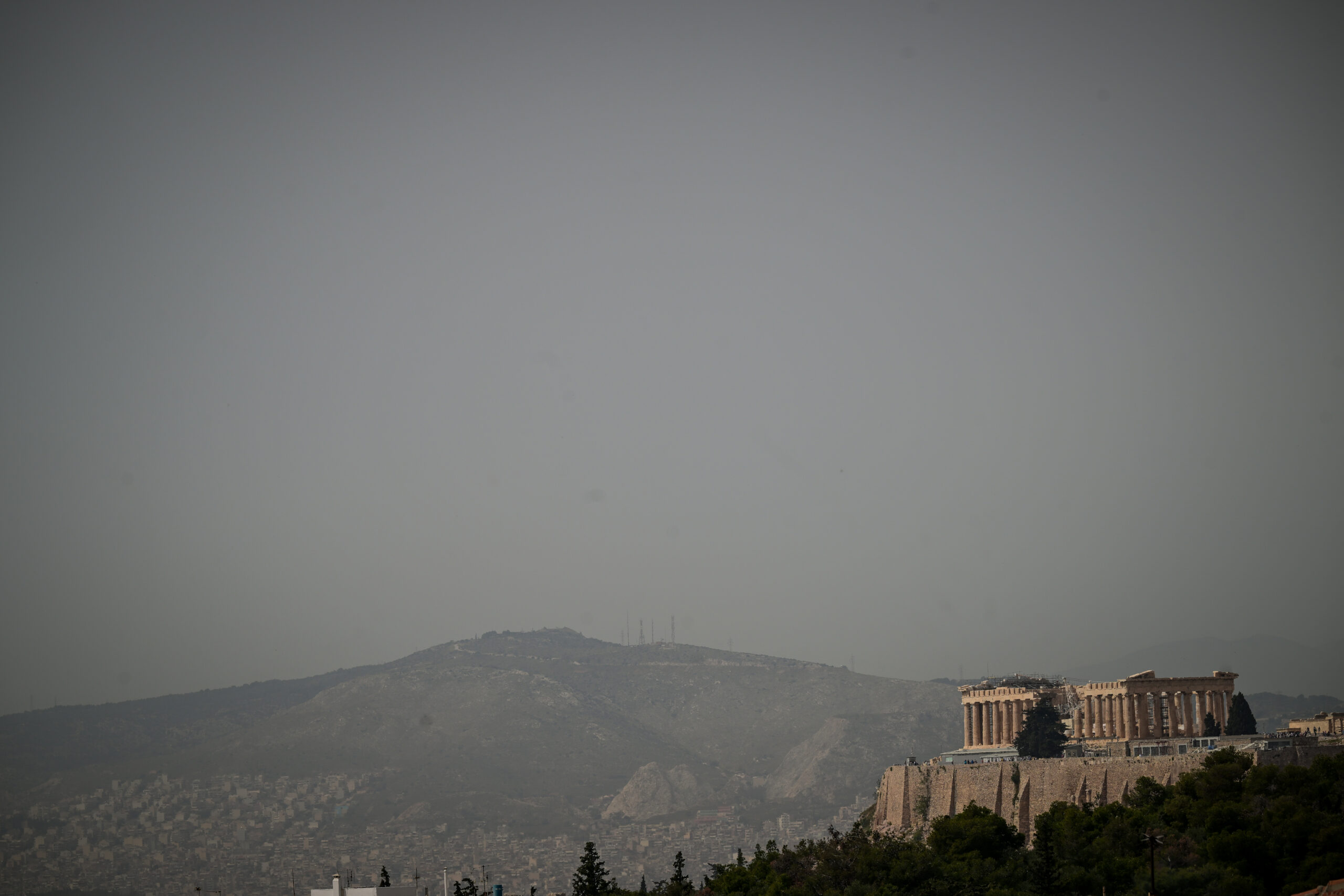 Ο καιρός με τον Π. Γιαννόπουλο: Από Δευτέρα πάλι σκόνη και τοπικές βροχές