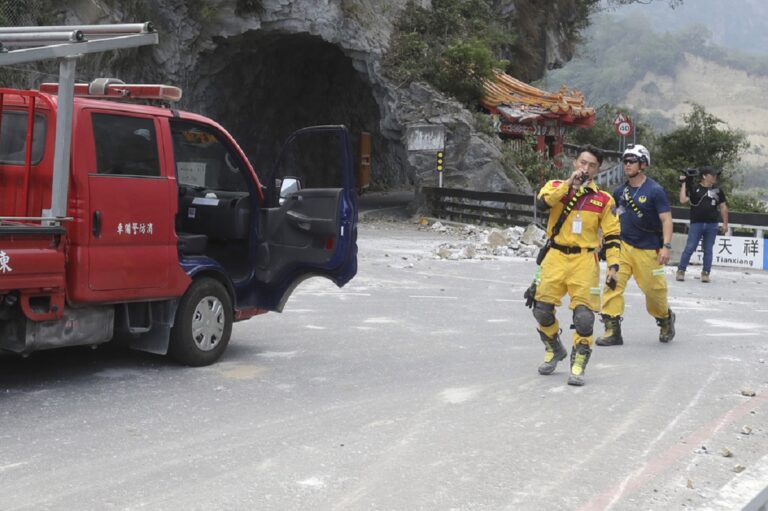 Ταϊβάν: Συνεχίζονται οι οι επιχειρήσεις έρευνας και διάσωσης μετά τον ισχυρό σεισμό – Στους 12 οι νεκροί
