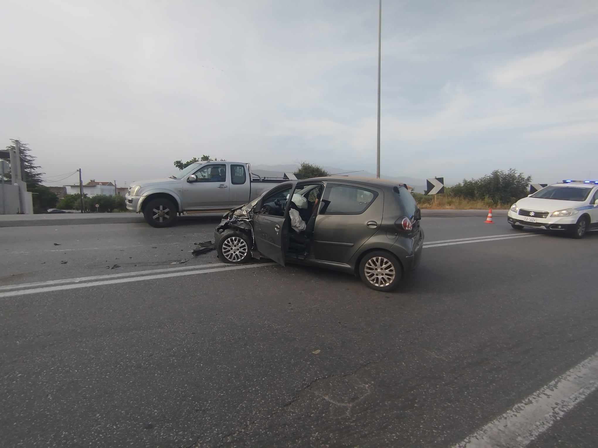 Χανιά: Σύγκρουση ΙΧ με φορτηγό του Δήμου