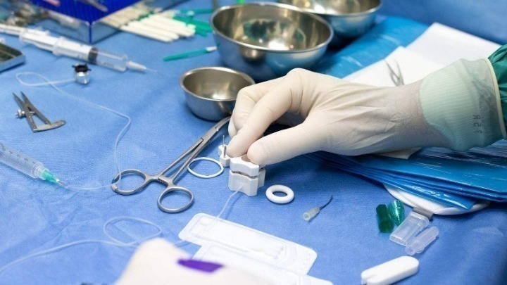 ΗΠΑ: Πρωτοποριακή μεταμόσχευση νεφρού γενετικά τροποποιημένου χοίρου σε ασθενή – Τοποθετήθηκε ταυτόχρονα και καρδιακή αντλία