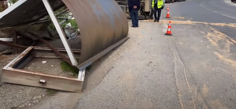 Βέροια: Νεκρές οι δύο γυναίκες που τραυματίστηκαν σοβαρά όταν ΙΧ έπεσε σε στάση λεωφορείου