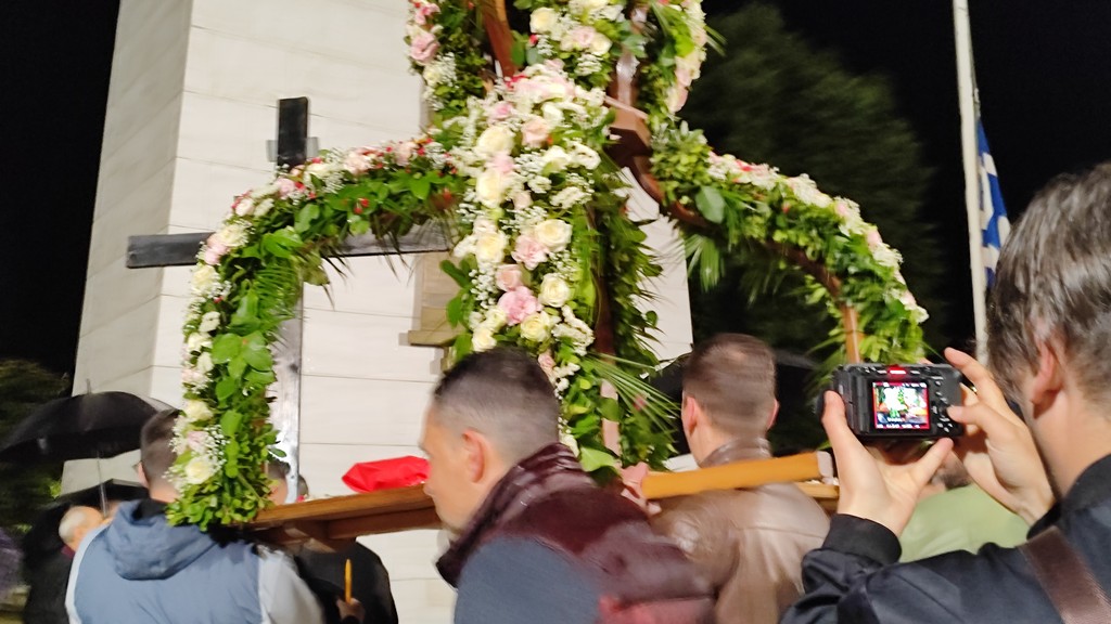 Μεγάλη-Παρασκευή-Κομοτηνή-2024-επιτάφιοι-1 Η βροχή δεν σταμάτησε την περιφορά και την συνάντηση των Επιταφίων διαφορετικών ενοριών στην Κομοτηνή