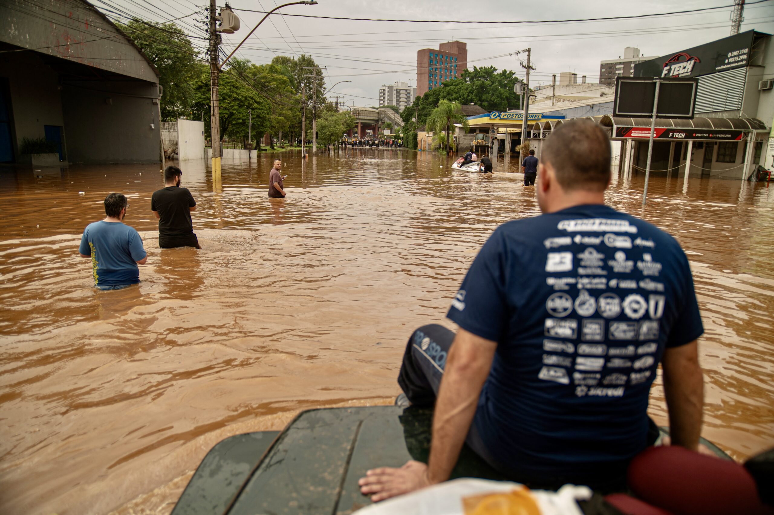 Καταστροφικές πλημμύρες στη Βραζιλία – 70.000 πολίτες εγκατέλειψαν τα σπίτια τους