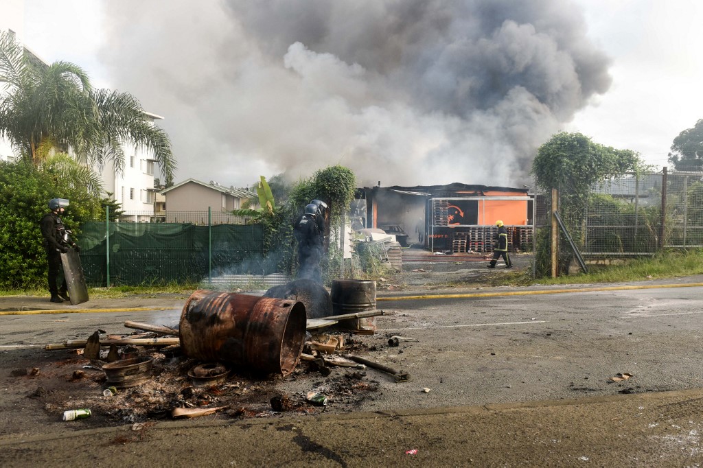 Νέα Καληδονία: Εκατοντάδες συλλήψεις καθώς κλιμακώνονται οι ταραχές