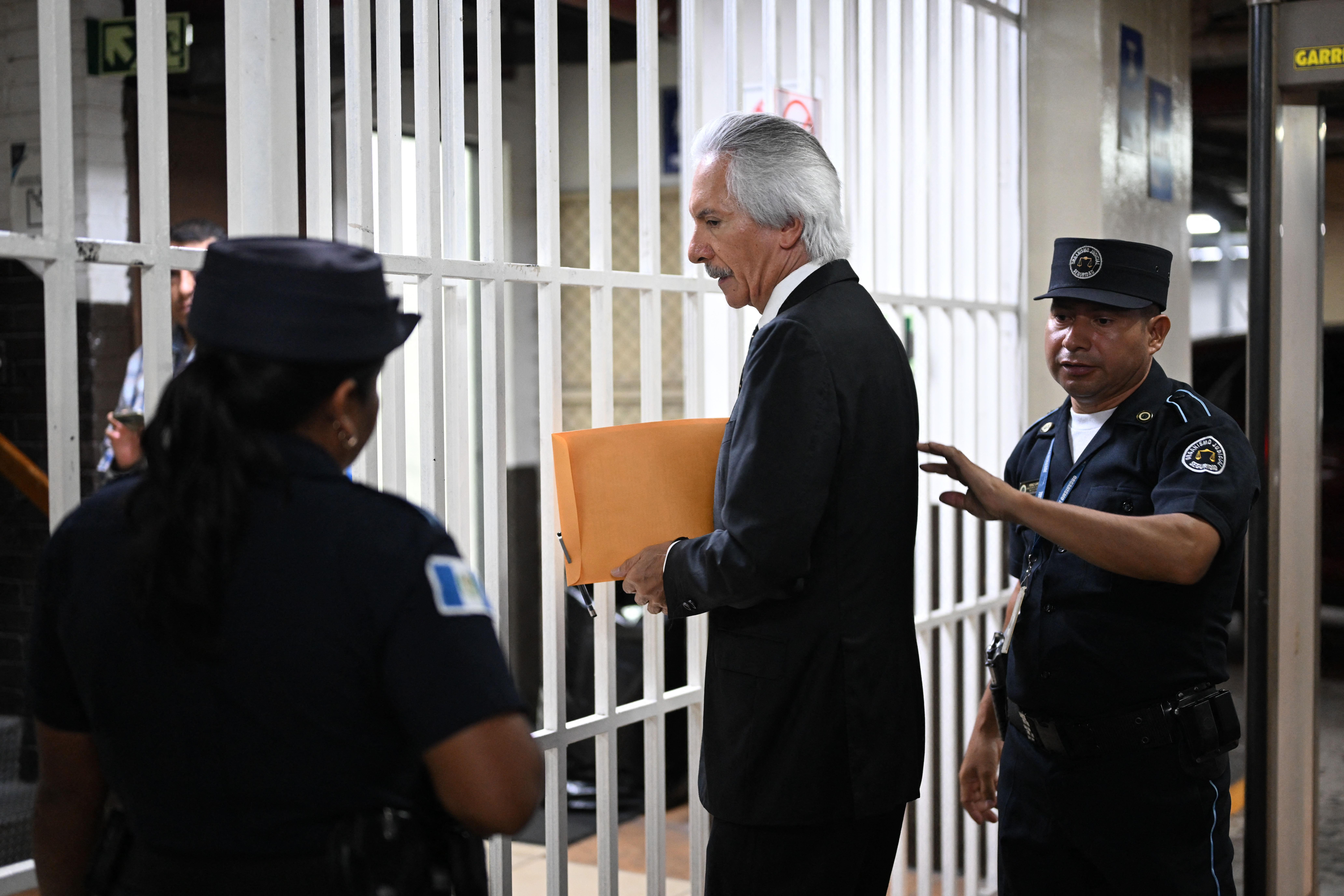 Γουατεμάλα: Στη φυλακή θα παραμείνει εκδότης-δημοσιογράφος παρά την απόφαση του δικαστηρίου για αποφυλάκιση