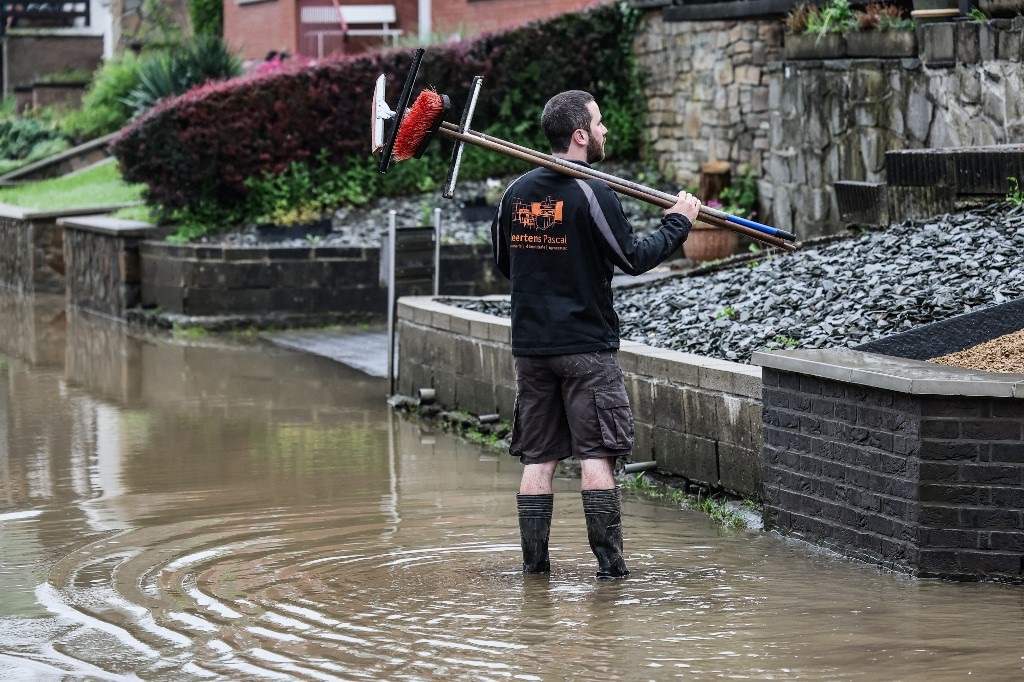 Πλημμύρες στην περιοχή της Λιέγης, καταρρακτώδεις βροχές στη Γαλλία και στη Γερμανία