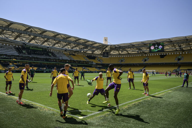 Τελικός Europa Conference League: Tι προβλέπει ο κανονισμός γηπέδου και ποια είναι τα απαγορευμένα αντικείμενα για τους φιλάθλους