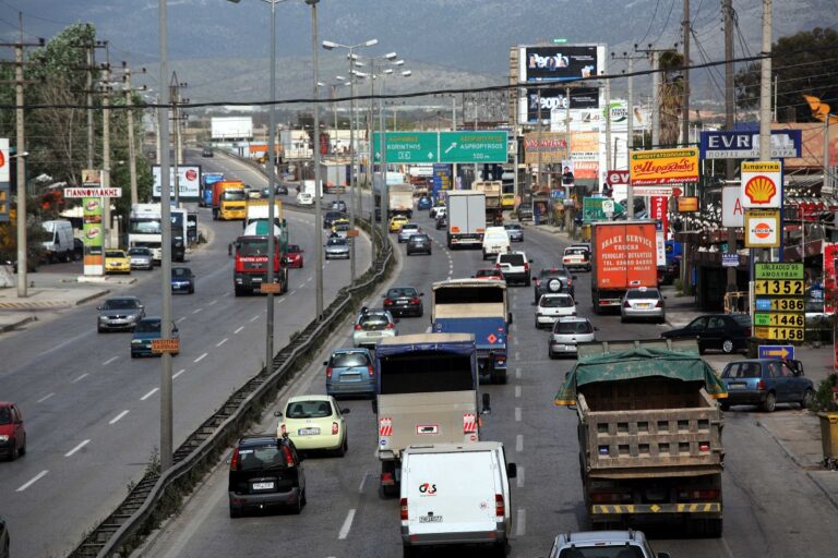 Σύγκρουση τριών φορτηγών στην Αθηνών – Κορίνθου στη γέφυρα Ασπροπύργου -Μόνο από τη δεξιά λωρίδα η κυκλοφορία