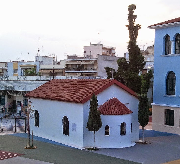 Στολισμός Επιταφίου στο Παρεκκλήσι των Τριών Μαρτύρων από μέλη του Κ.Α.Π.Η. του Δήμου Θεσσαλονίκης