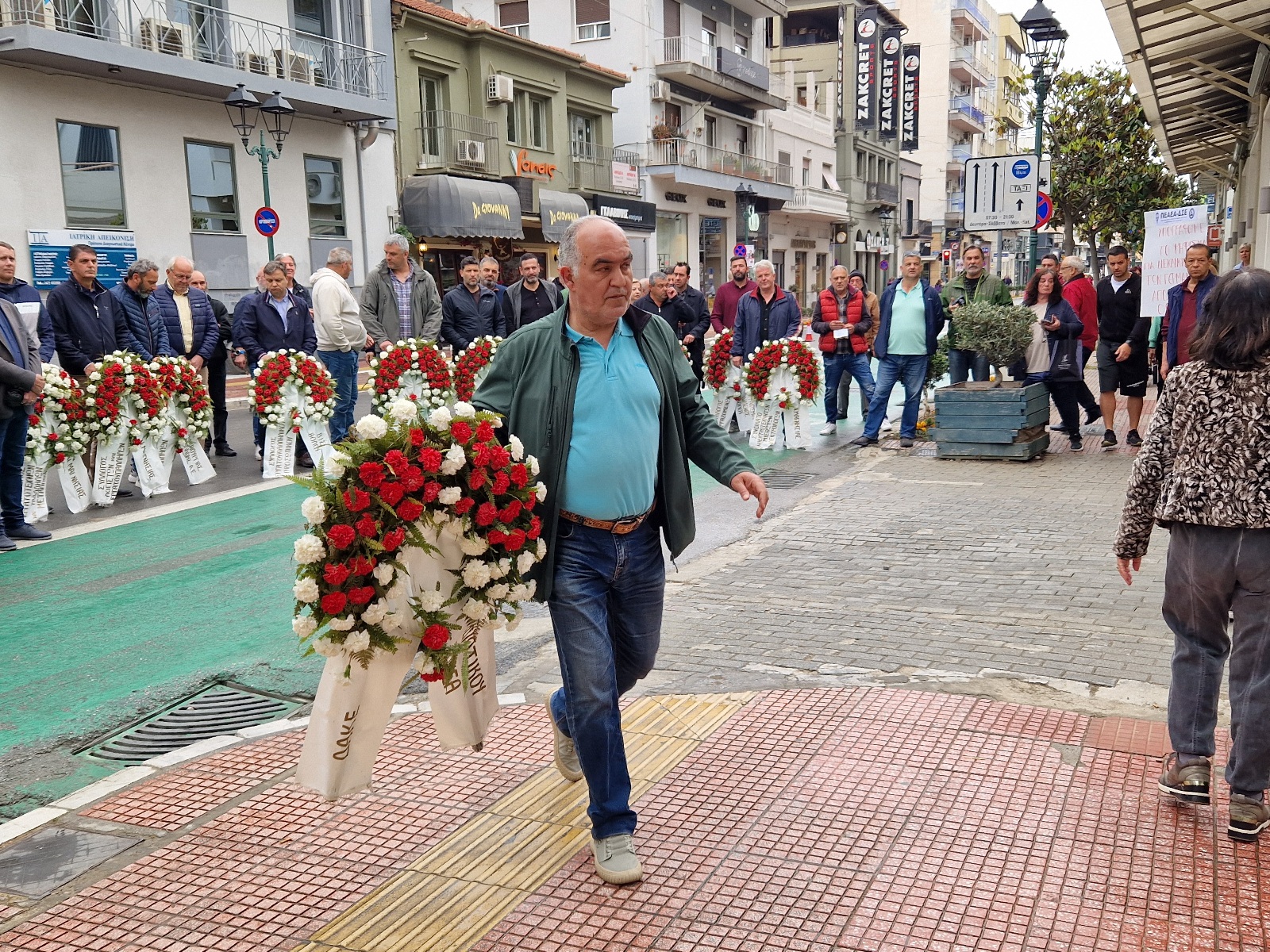 Βόλος: Υπό βροχή ο εορτασμός της Εργατικής Πρωτομαγιάς