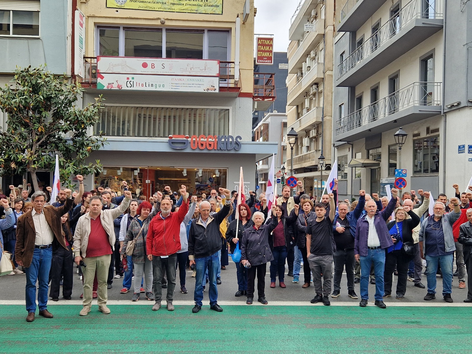 Βόλος: Υπό βροχή ο εορτασμός της Εργατικής Πρωτομαγιάς