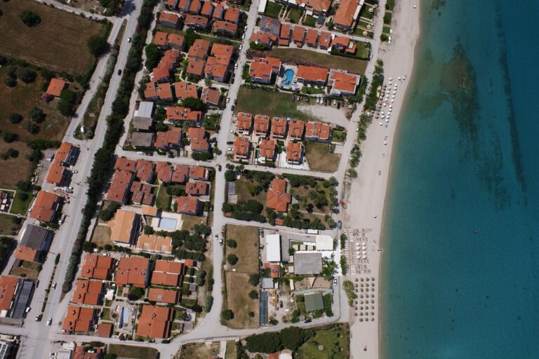 Παραλίες: Στη Χαλκιδική οι πρώτοι έλεγχοι με drones – Οι νέοι κανόνες, οι υποχρεώσεις και οι ποινές