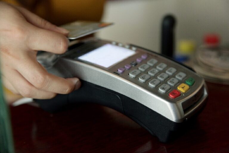 Ξεπέρασαν τις 250.000 οι διασυνδέσεις POS με ταμειακές μηχανές – Προθεσμία έως την 31η Μαΐου για λογισμικό ERP