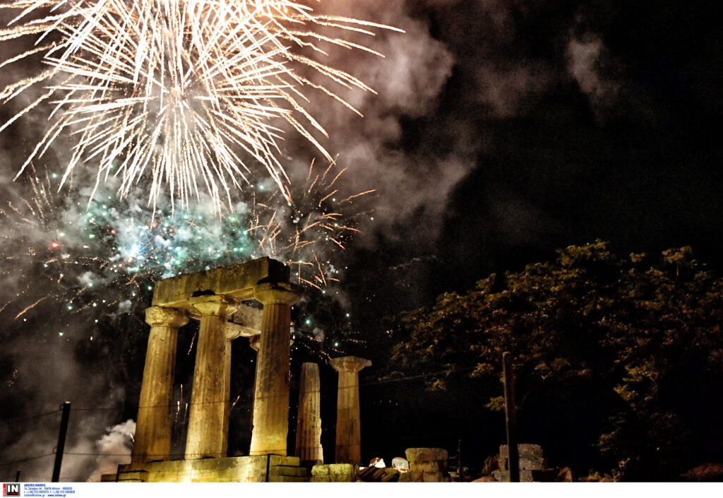 Χριστός Ανέστη: Το χαρμόσυνο μήνυμα της Ανάστασης από τον Πανάγιο Τάφο σε όλη την Ελλάδα