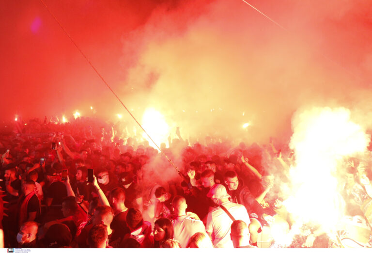 Θρύλος της Ευρώπης ο Ολυμπιακός – Κόκκινη όλη η Ελλάδα, «καίγεται» ο Πειραιάς