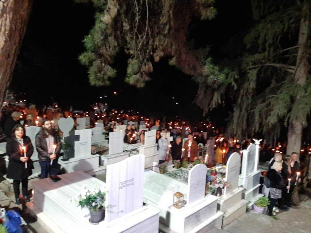 Κοζάνη: Ανάσταση στο νεκροταφείο της πόλης