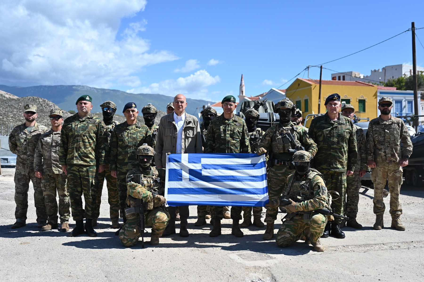 Δένδιας: Βαθιά ευγνωμοσύνη μας για όσους υπερασπίζονται τα σύνορα της Πατρίδας μας, εδώ στο Καστελλόριζο