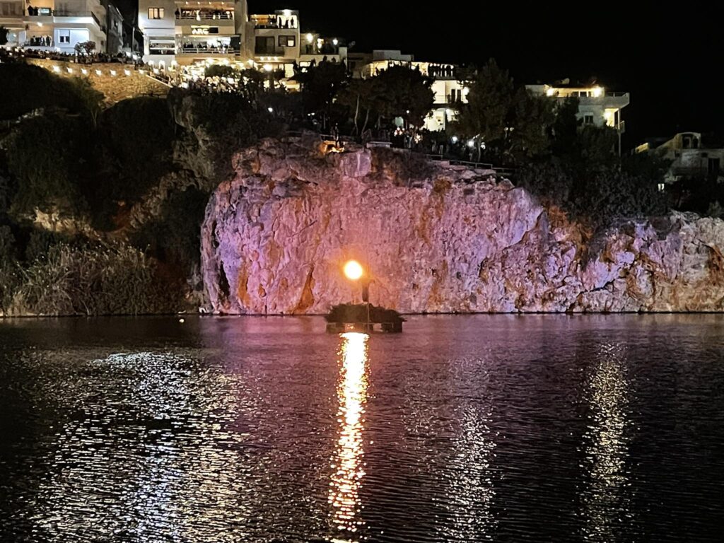 Κρήτη: Η εντυπωσιακή Ανάσταση στη λίμνη του Αγίου Νικολάου