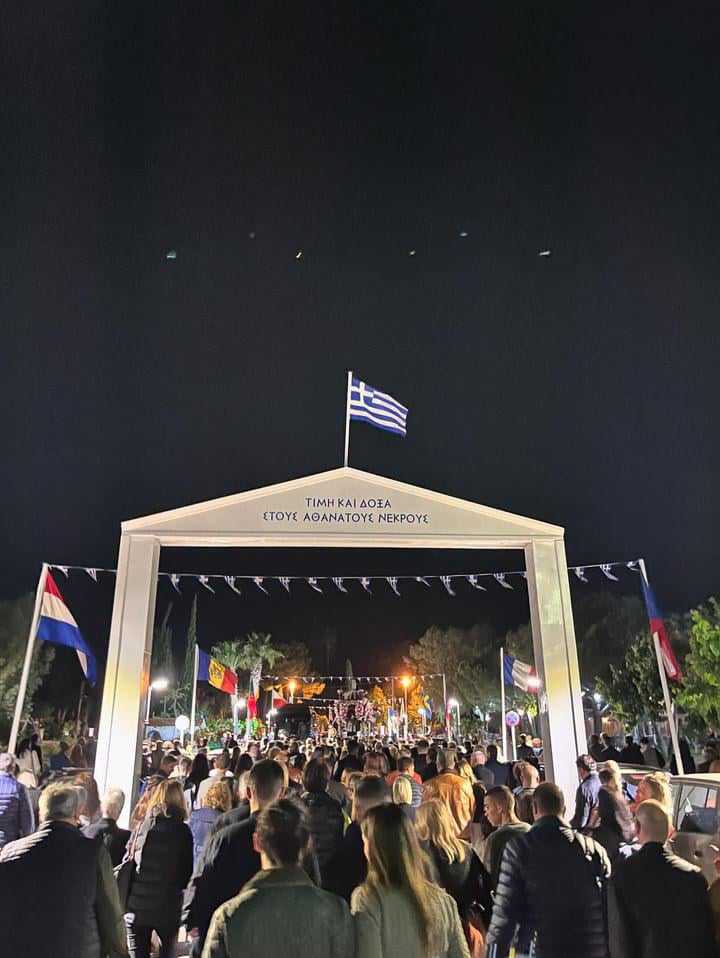 O επιτάφιος θρήνος στην Ιερά πόλη του Μεσολογγίου – Δέηση στον Τύμβο των Ηρώων