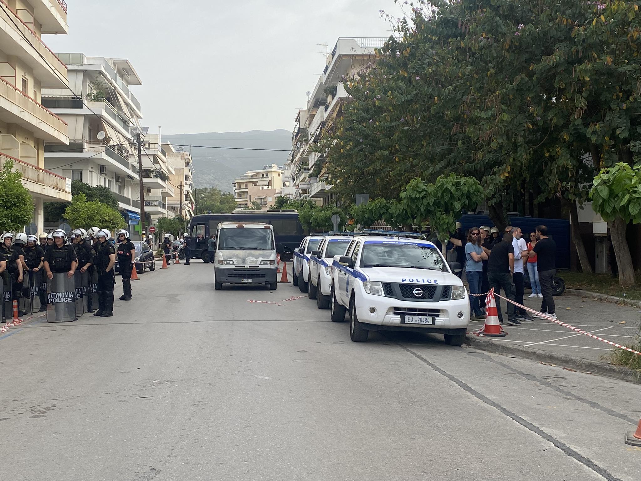 Καλαμάτα: Μεγάλη ένταση έξω απο τα δικαστήρια στη δίκη για το ναυάγιο της Πύλου