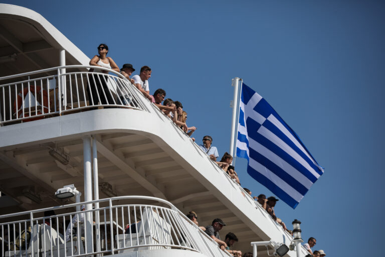 Κορυφώνεται η πασχαλινή έξοδος: Κατά 70% αυξημένη η κίνηση στα λιμάνια – Καθυστερήσεις  προς τις Εθνικές οδούς