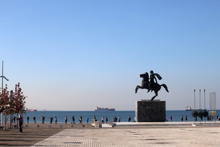 Θεσσαλονίκη: Αντίδραση Νικηφορίδη για τις σκηνές που στήθηκαν στη Νέα Παραλία ενόψει του διεθνούς φεστιβάλ La Nomad House
