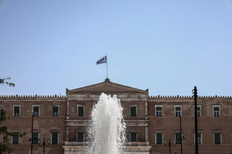Συνήγορος του Καταναλωτή: Παράδοση της ετήσιας έκθεσης πεπραγμένων στη Βουλή – Τετραπλασιασμός υποθέσεων σε 10 χρόνια
