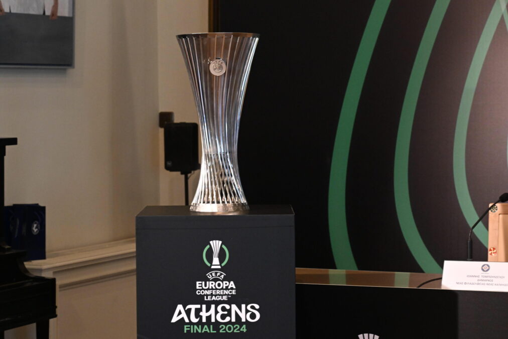 Europa Conference League: Παρουσιάζεται στο ελληνικό κοινό το τρόπαιο της φετινής διοργάνωσης