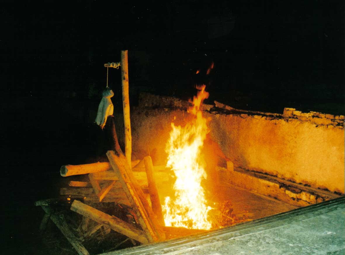 62-Το-κάψιμο-του-Ιούδα-στα-Μονοπολάτα-2002