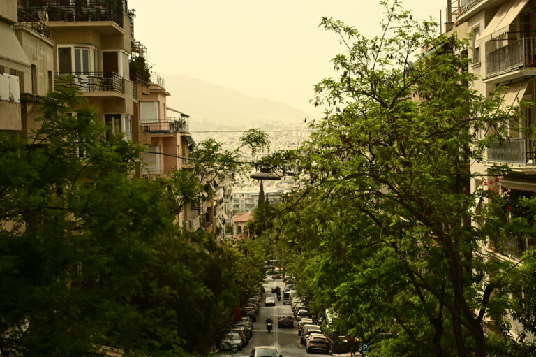 Ο καιρός με την Ν. Ζιακοπούλου: Υψηλές θερμοκρασίες και σκόνη για τουλάχιστον 6 ημέρες
