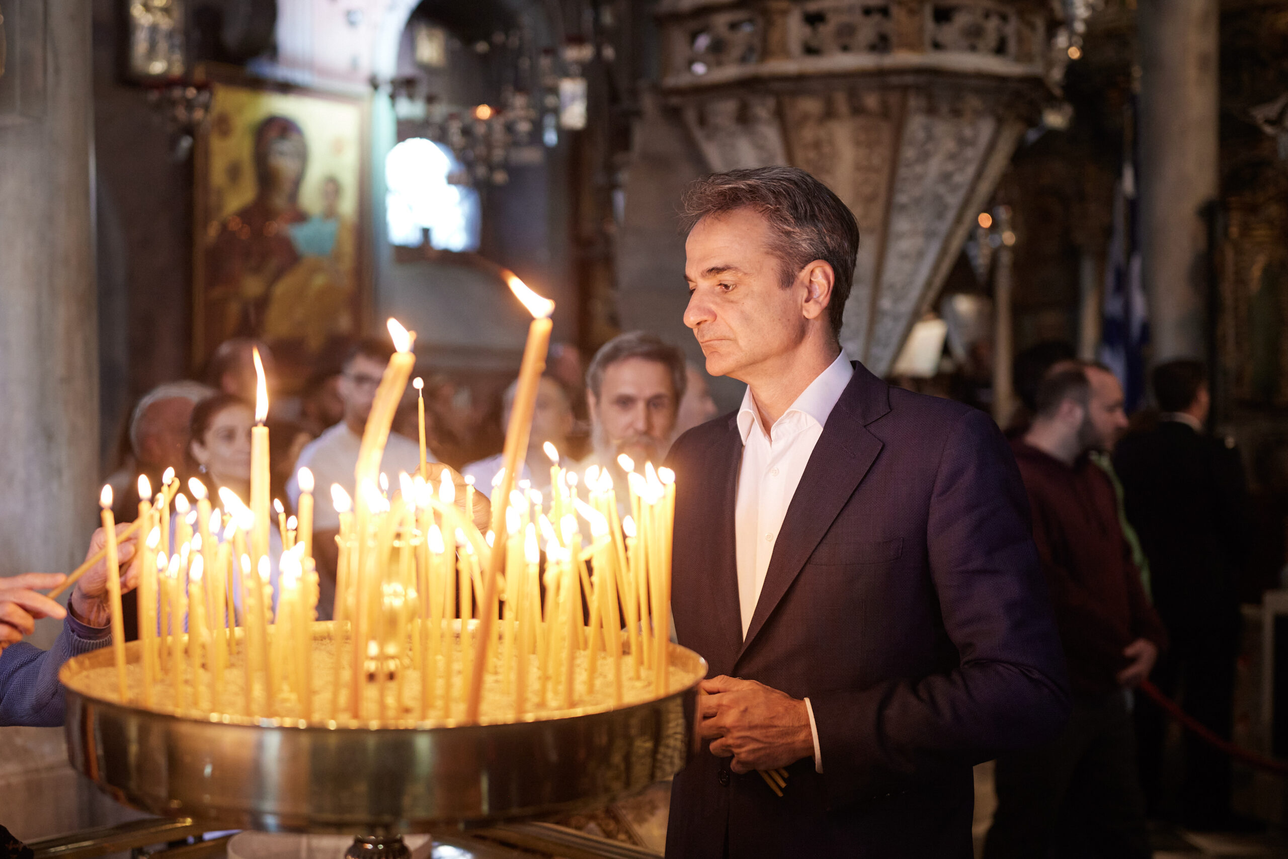Ο ΠΡΩΘΥΠΟΥΡΓΟΣ ΚΥΡΙΑΚΟΣ ΜΗΤΣΟΤΑΚΗΣ ΣΤΗ ΠΡΩΤΗ ΑΝΑΣΤΑΣΗ ΣΤΗ ΤΗΝΟ (ΔΗΜΗΤΡΗΣ ΠΑΠΑΜΗΤΣΟΣ/ΓΡΑΦΕΙΟ ΤΥΠΟΥ ΠΡΩΘΥΠΟΥΡΓΟΥ/EUROKINISSI)