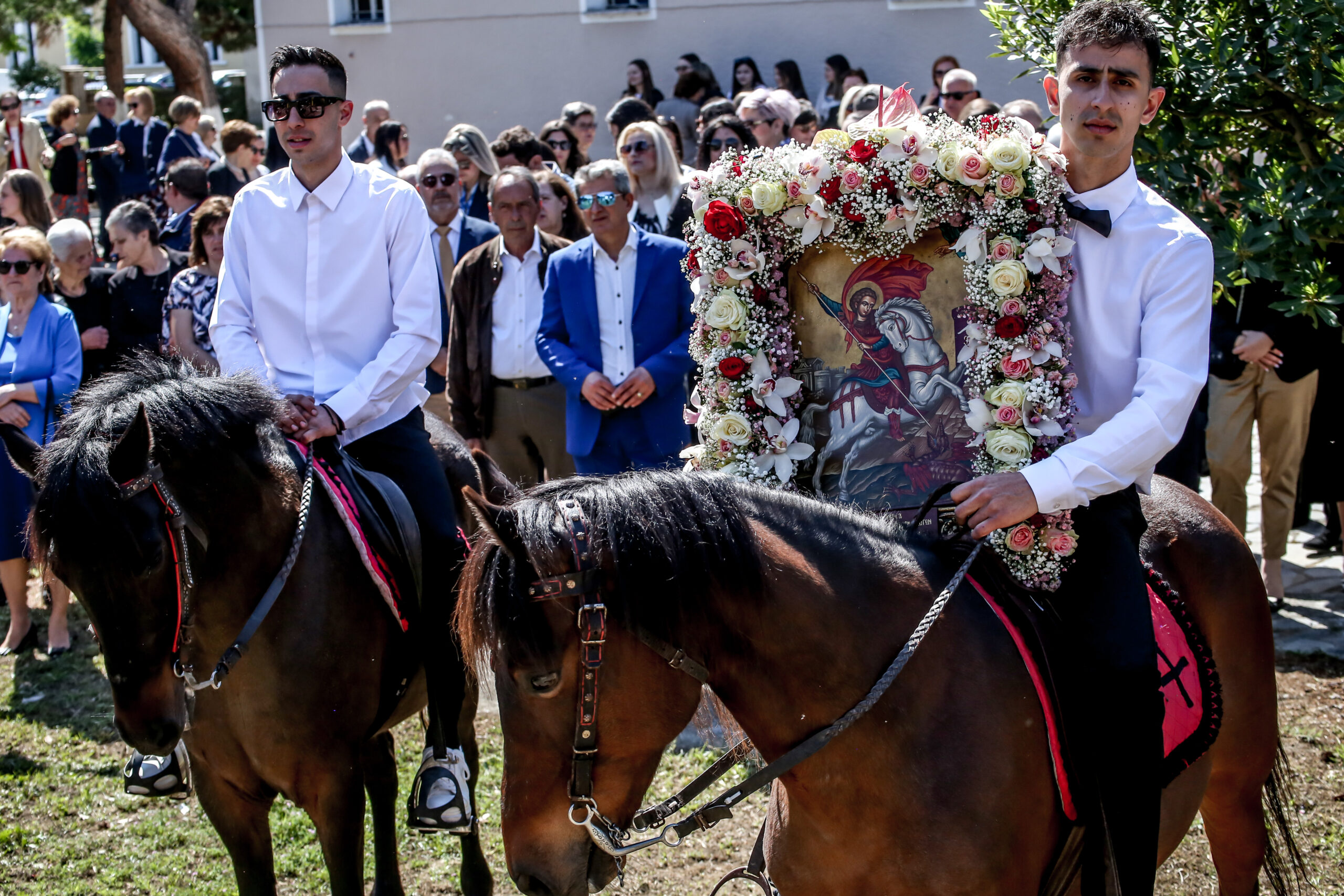 Τα έθιμα του Αγίου Γεωργίου ανά την Ελλάδα: Καβαλάρηδες, περιφορά της εικόνας και αυγομαχίες