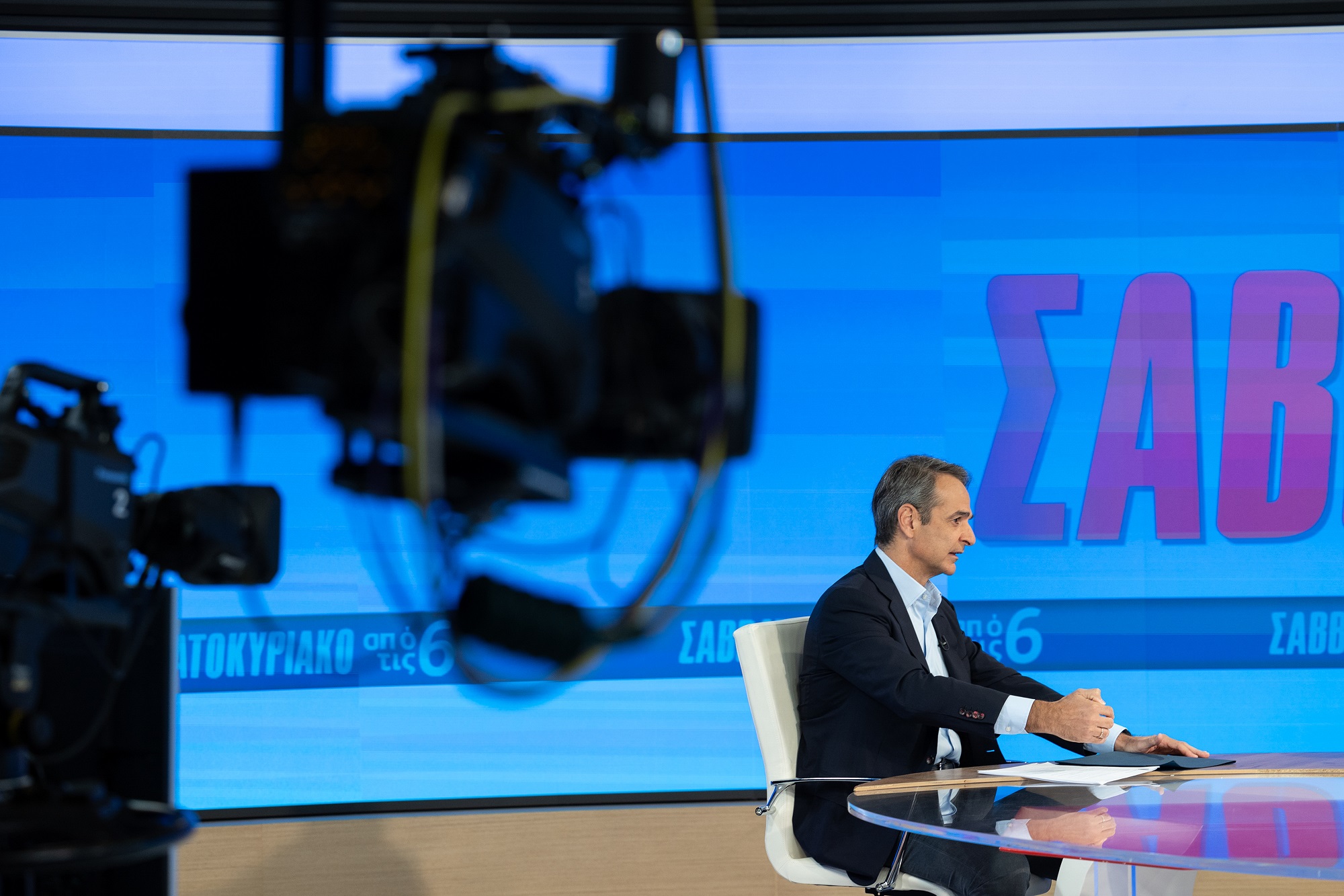 ΣΥΝΕΝΤΕΥΞΗ ΤΟΥ ΠΡΩΘΥΠΟΥΡΓΟΥ ΚΥΡΙΑΚΟΥ ΜΗΤΣΟΤΑΚΗ ΣΤΗΝ ΤΗΛΕΟΠΤΙΚΗ ΕΚΠΟΜΠΗ THΣ ΕΡΤ "ΣΑΒΒΑΤΟΚΥΡΙΑΚΟ ΑΠΟ ΤΙΣ 6" ΚΑΙ ΣΤΟΝ ΔΗΜΟΣΙΟΓΡΑΦΟ ΔΗΜΗΤΡΗ ΚΟΤΤΑΡΙΔΗ (ΔΗΜΗΤΡΗΣ ΠΑΠΑΜΗΤΣΟΣ/ΓΡΑΦΕΙΟ ΤΥΠΟΥ ΠΡΩΘΥΠΟΥΡΓΟΥ/EUROKINISSI)