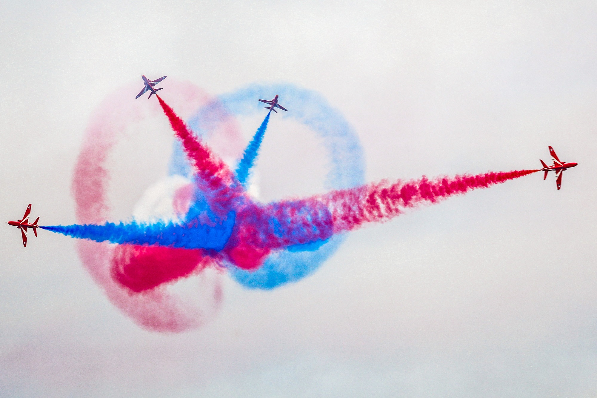 ΕΠΙΔΕΙΞΗ ΤΟΥ ΑΚΡΟΒΑΤΙΚΟΥ ΣΜΗΝΟΥΣ RED ARROWS ΤΗΣ ΒΡΕΤΑΝΙΚΗΣ ΠΟΛΕΜΙΚΗΣ ΑΕΡΟΠΟΡΙΑΣ ΓΙΑ ΤΗΝ ΕΠΕΤΕΙΟ ΤΗΣ ΜΑΧΗΣ ΤΗΣ ΚΡΗΤΗΣ (ΓΙΑΝΝΗΣ ΠΑΝΑΓΟΠΟΥΛΟΣ / EUROKINISSI)