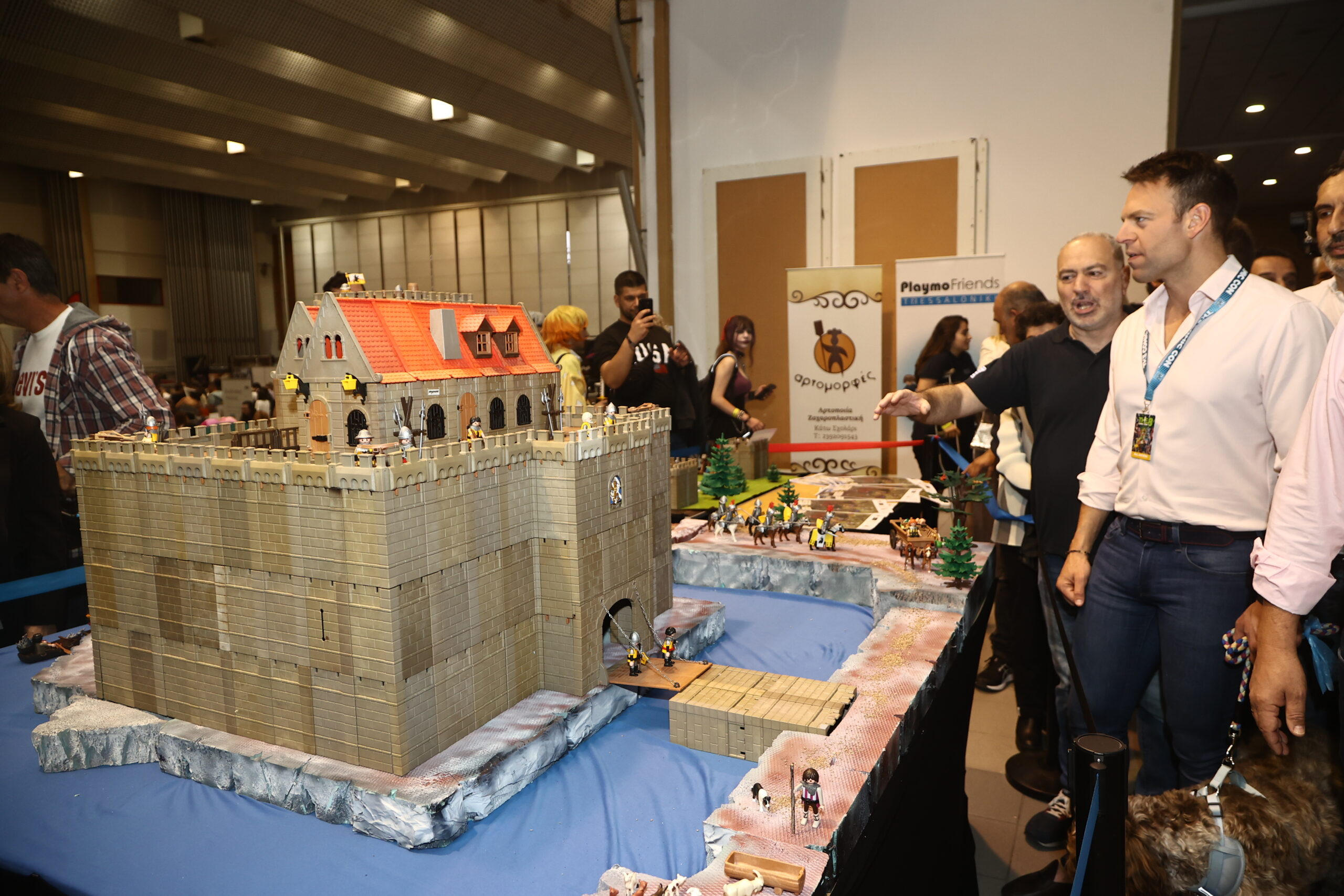 [369622] ΕΠΙΣΚΕΨΗ ΤΟΥ ΠΡΟΕΔΡΟΥ ΤΟΥ ΣΥΡΙΖΑ-ΠΣ ΣΤΕΦΑΝΟΥ ΚΑΣΣΕΛΑΚΗ ΣΕ ΕΚΘΕΣΗ ΚΟΜΙΚΣ ΣΤΗ ΘΕΣΣΑΛΟΝΙΚΗ   (ΡΑΦΑΗΛ ΓΕΩΡΓΙΑΔΗΣ / EUROKINISSI)